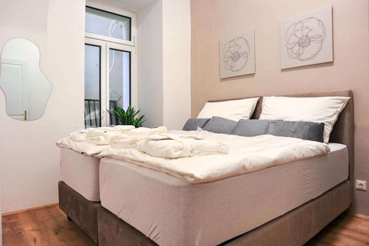 Apartment Grandeur *