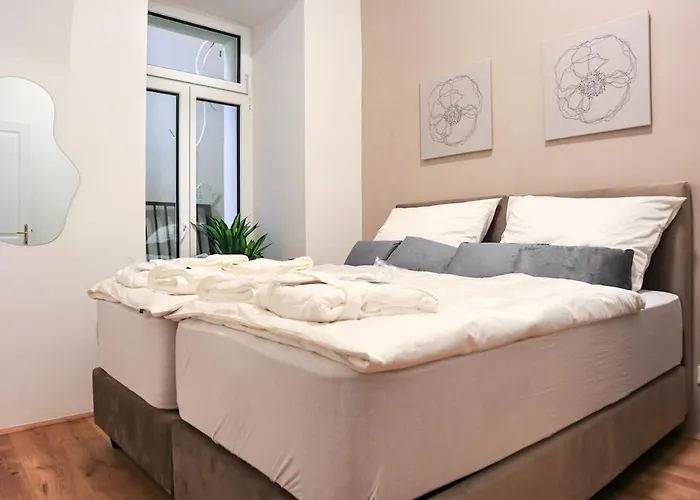 Apartment Grandeur